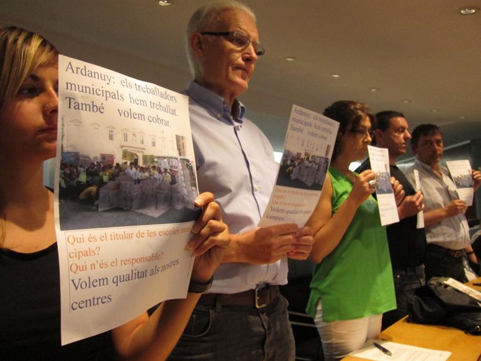 Protesta De Docentes En La Comisión De Cultura Del Ayuntamiento