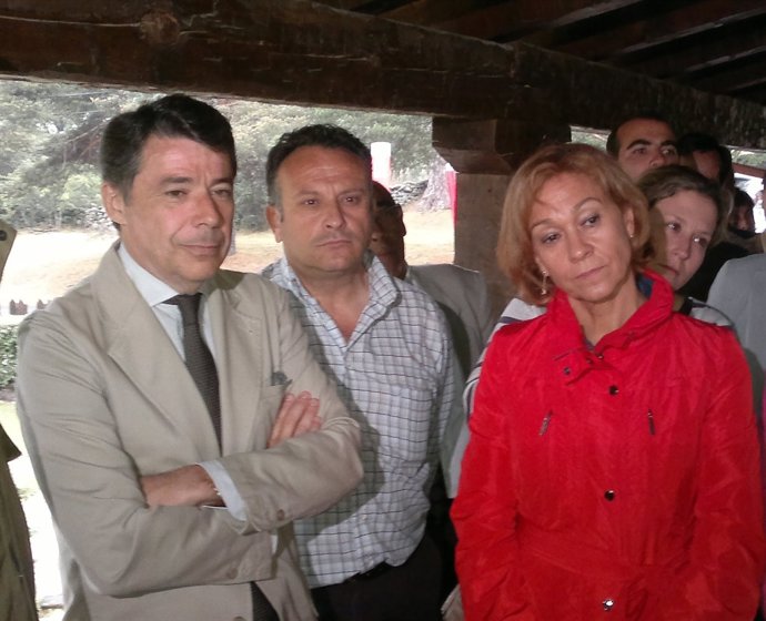 Ignacio González Con Ana Isabel Mariño