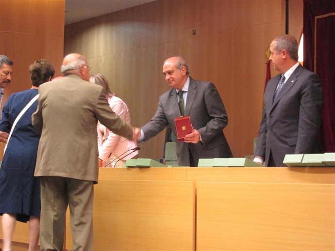 El Ministro Jorge Fernández Y El Conseller De La Generalitat Felip Puig