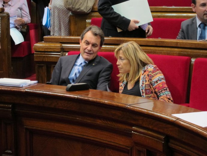 El Presidente Del Govern Artur Mas Y La Vicepresidenta Joana Ortega