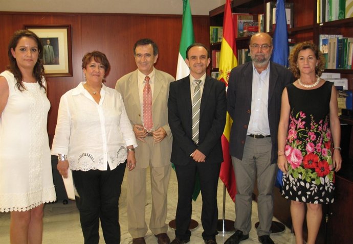 Cargos Del Consejo De Dirección De Turismo Y Comercio.