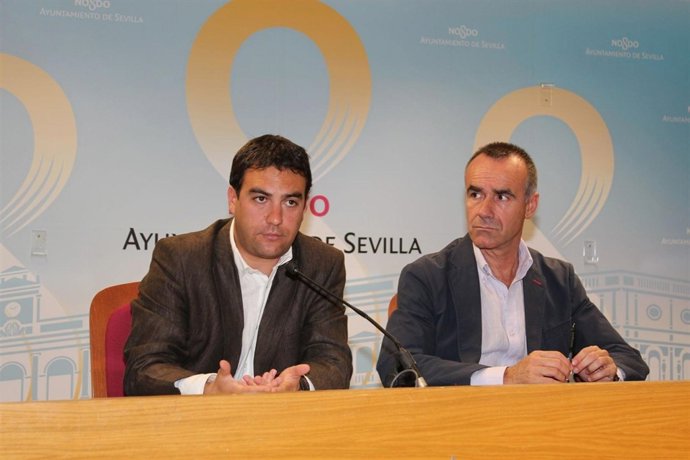Alberto Moriña Y Antonio Muñoz Durante La Rueda De Prensa