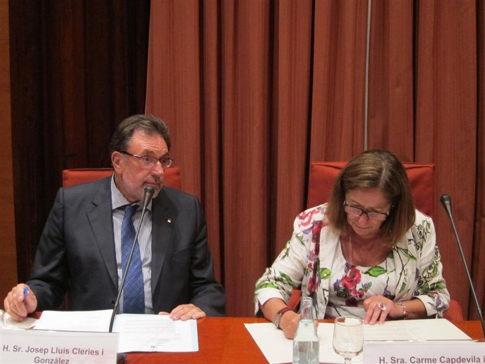 El Conseller De Bienestar Social Y Familia De La Generalitat J.Ll.Cleries