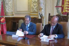El Alcalde De Valladolid Y Marcos Sacristán Firman Un Convenio