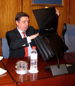 Luis Planas En Comisión Parlamentaria