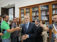 Griñán defiende que la Junta aplica "una política de ajuste" deducida en un 95% por decisión del Gobierno central