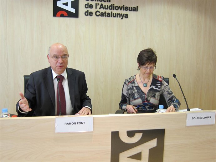 El presidente del CAC, Ramon Font, y la consellera Dolors Comas