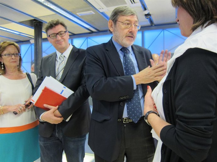Lissavetzky Durante Su Visita Al Centro De Innovación Ballesta