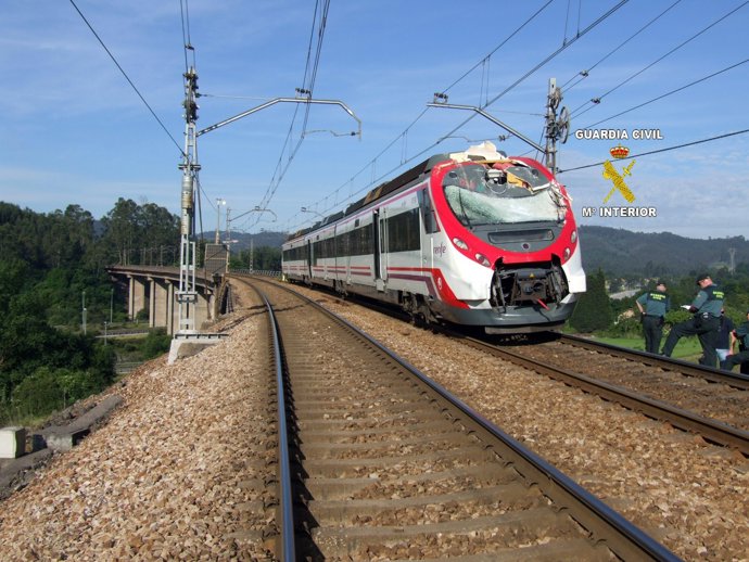 Accidente De Tren Por Las Barricadas En Asturias