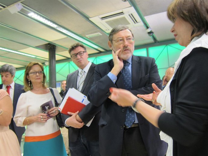 Lissavetzky En Una Visita Al Centro CIBALL