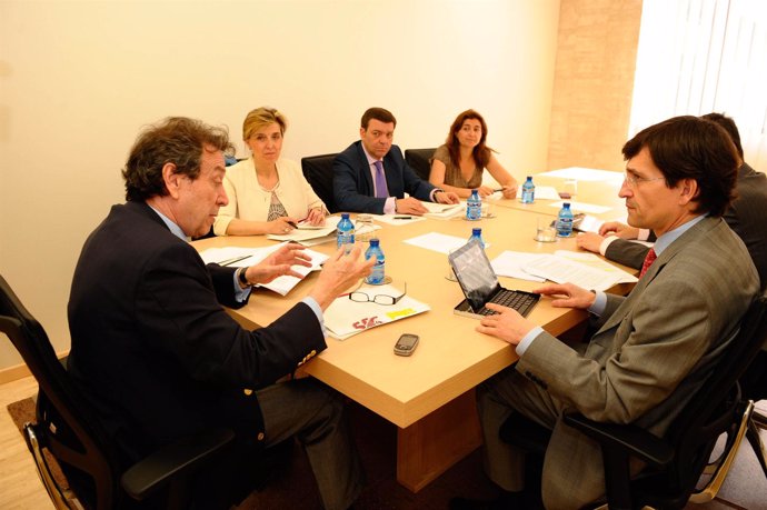Reunión De La Junta Y Ministerio De Hacienda Sobre Ordenación Del Territorio