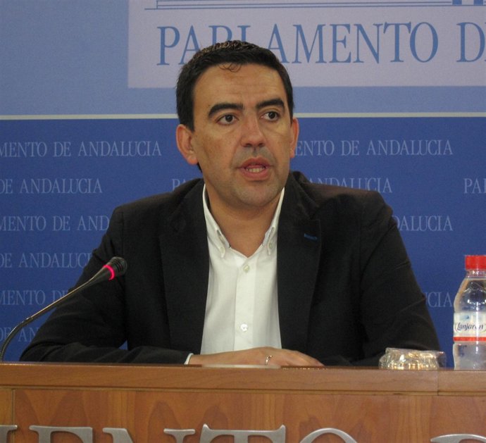 Mario Jiménez, Este Miércoles En Rueda De Prensa