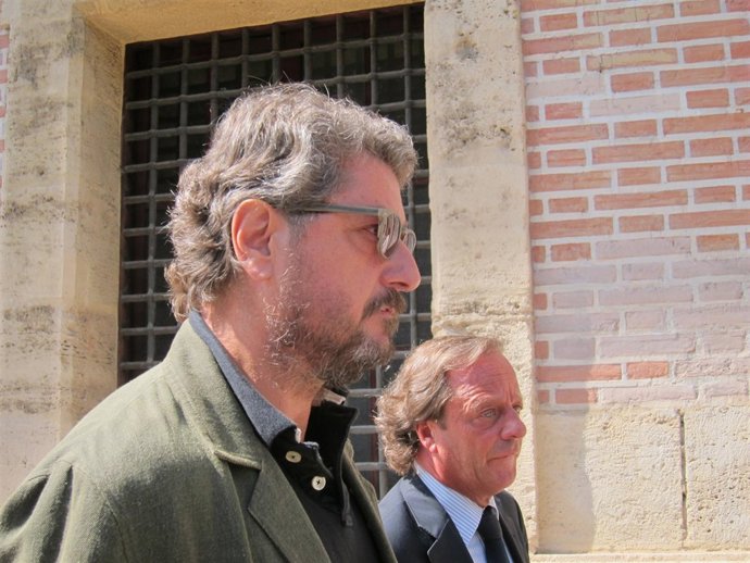 Páez, Junto A Su Abogado, A La Salida Del TSJCV