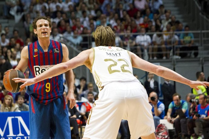 Marcelinho Huertas Kyle Singler Real Madrid Barcelona