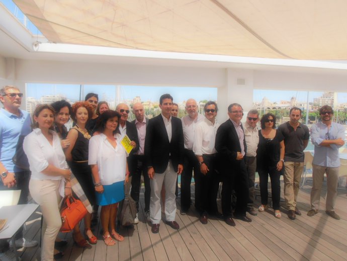 Gilbert  Y Foto Grupo