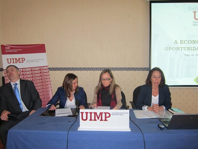 La Conselleira Elena Muñoz Clausura Curso De UIMP En Vigo