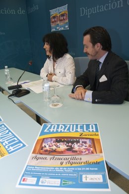 La Diputada De Cultura, Elena Tobar, Presenta Una Obra De Zarzuela. 