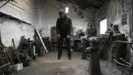 En Suspension, Cesar - Alvaro Martinez Alonso.