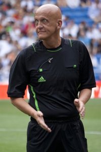 Fútbol/Eurocopa.- Collina habla de "un desafortunado error" para explicar el 'gol fantasma' de Ucrania