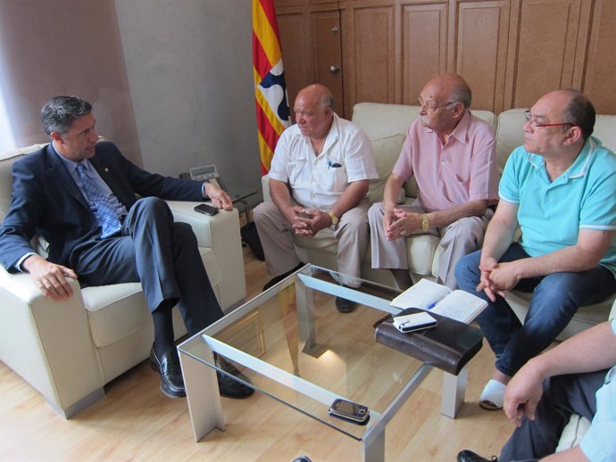 El Alcalde De Badalona, X.G.Albiol, Se Reúne Con El Colectivo Fagic