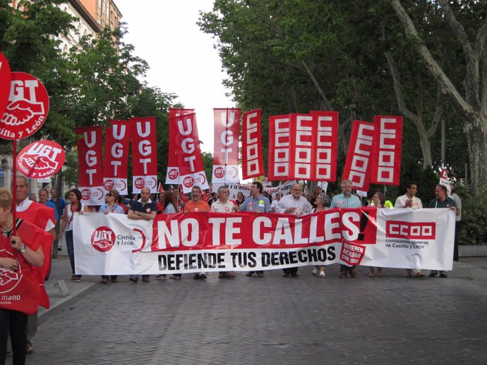 Agustín Prieto Y Ángel Hernández, En El Centro, Encabezan La Manifestación