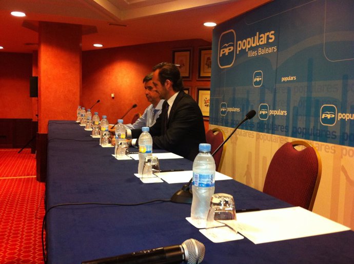 El Presidente, José Ramón Bauzá, Y El Secretario General Del PP, Miquel Vidal