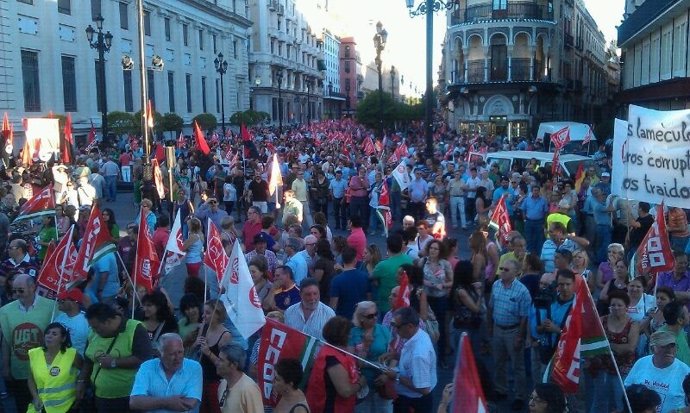 Manifestación Convocada Por CCOO Y UGT En Sevilla Contra Los Recortes