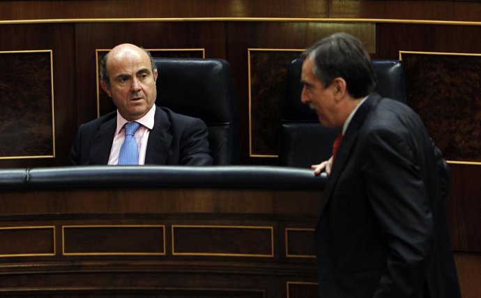 Luis De Guindos Y Valeriano Gómez