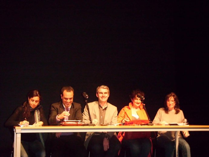El Director De Agadic En La Presentación De La Mostra De Teatro De Cangas