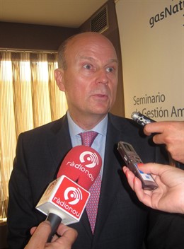 El Conseller De Economía,Máximo Buch, Durante Las Declaraciones A Los Medios.