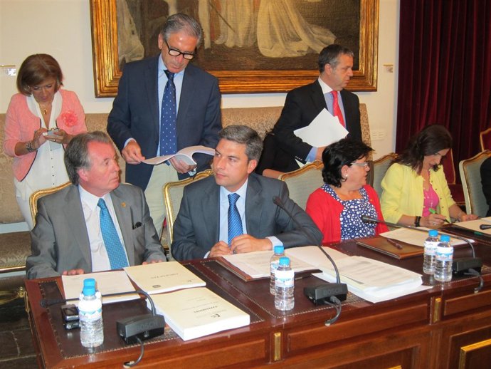 Bancada Del PP En El Salón De Plenos