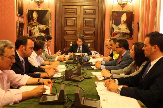 Serrano, Al Fondo, Preside El Cecop De Cruceros.