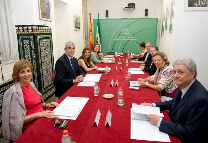 Susana Díaz Preside La Reunión Patronato Centro De Estudios Andaluces