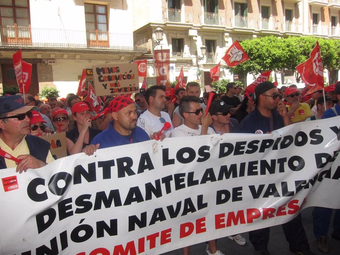 Trabajadores De Unión Naval Se Manifiestan Ante El Palau De La Generalitat.