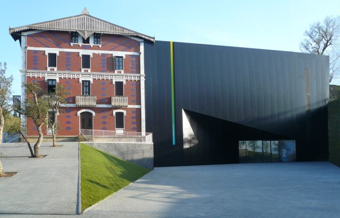 Fachada Del Museo Balenciaga