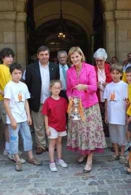 Foto de archivo de la recepción de la Flama del Canigó en el Parlament