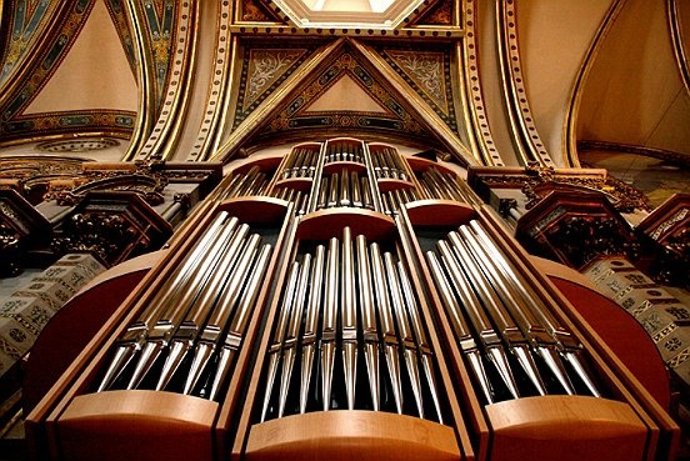 Órgano De La Basílica De Montserrat (Barcelona)