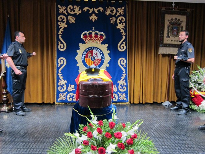 Policía Fallecido En Cádiz