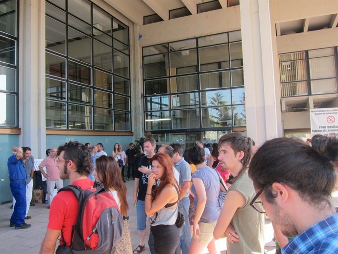 Protesta en la toma de posesión del nuevo rector de la UAB, Ferran Sancho