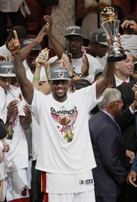 Baloncesto/NBA.- LeBron James, nombrado 'MVP' de las finales: "Es un sueño hecho realidad"