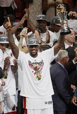 Lebron James Trofeo MVP Miami Heat Oklahoma City Thunder