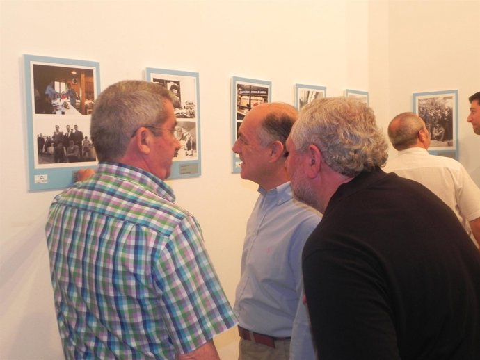 Exposición En Cajasol Sobre La Historia De La Caja. 
