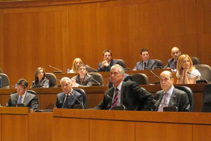 El PP En el pleno Las Cortes De Aragón.