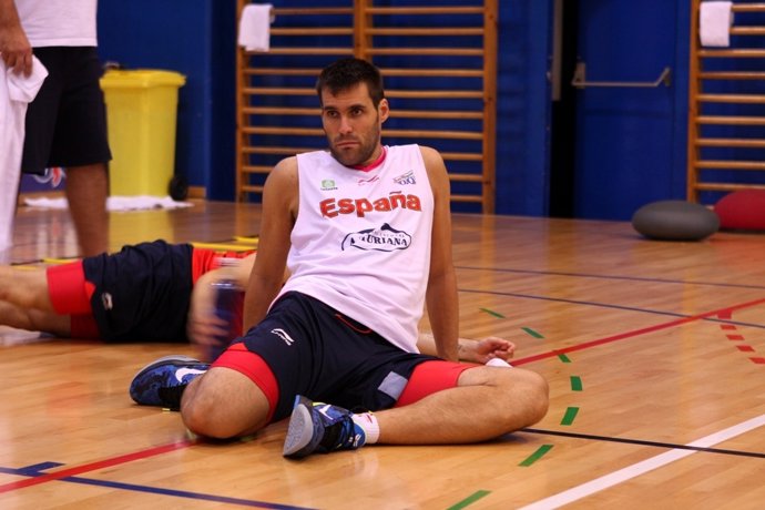 San Emeterio Estirando. Baloncesto