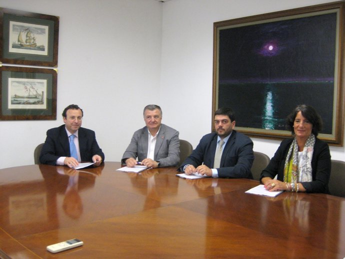 Firma Del Convenio Entre El Ayuntamiento Y La UN.