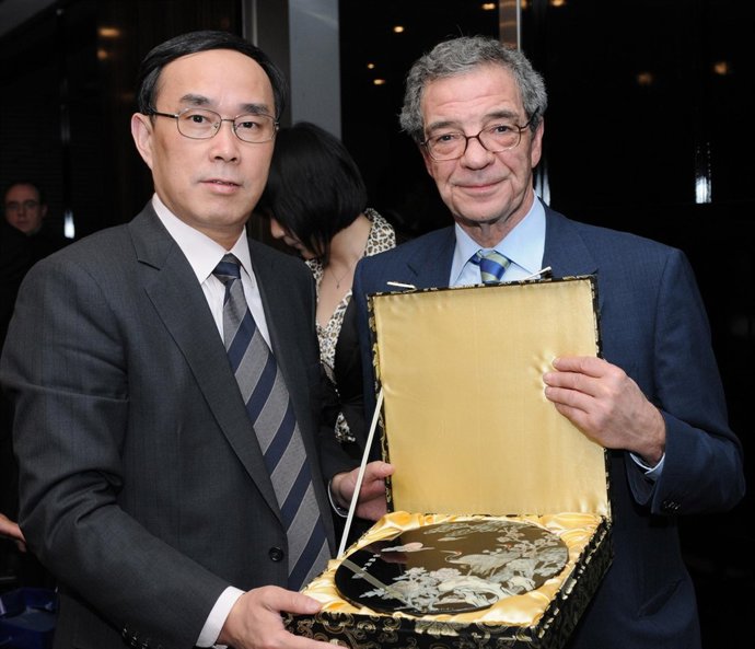 Chang Xiaobing (China Unicom) Y César Alierta (Telefónica)