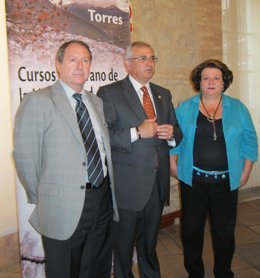 Cano Junto Al Rector De La UJA Y La Vicepresidenta De La Diputación De Jaén Hoy