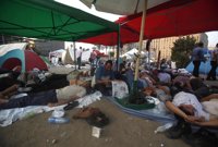 Miles de personas se congregan en la plaza de Tahrir contra los militares