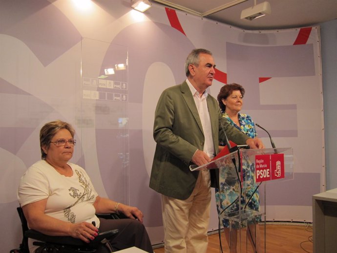 González Tovar, Durante La Rueda De Prensa