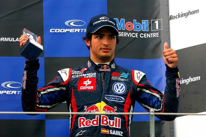 Carlos Sainz Se Sube Al Podio En Un Difícil Fin De Semana En Rockingham